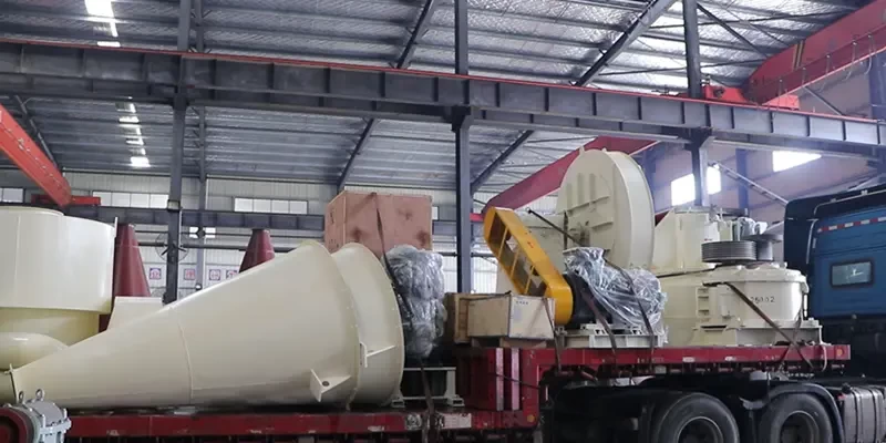 GK1500雷蒙磨粉机装车完毕准备发往福建