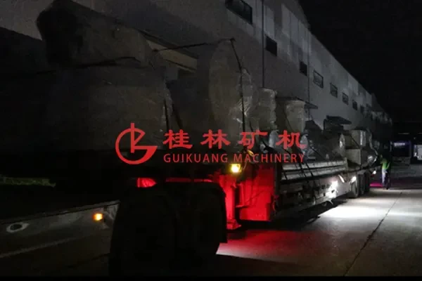 4台GK1700雷蒙磨粉机连夜装车出口尼日利亚