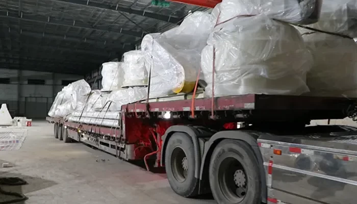 2台GK1700雷蒙磨粉机已装车完毕
