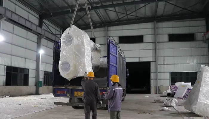第3GK1700雷蒙磨粉机开始装车
