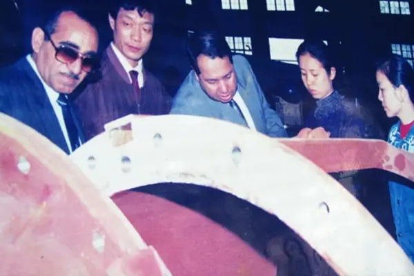 1996年12月埃及客户考察桂林矿机生产现场